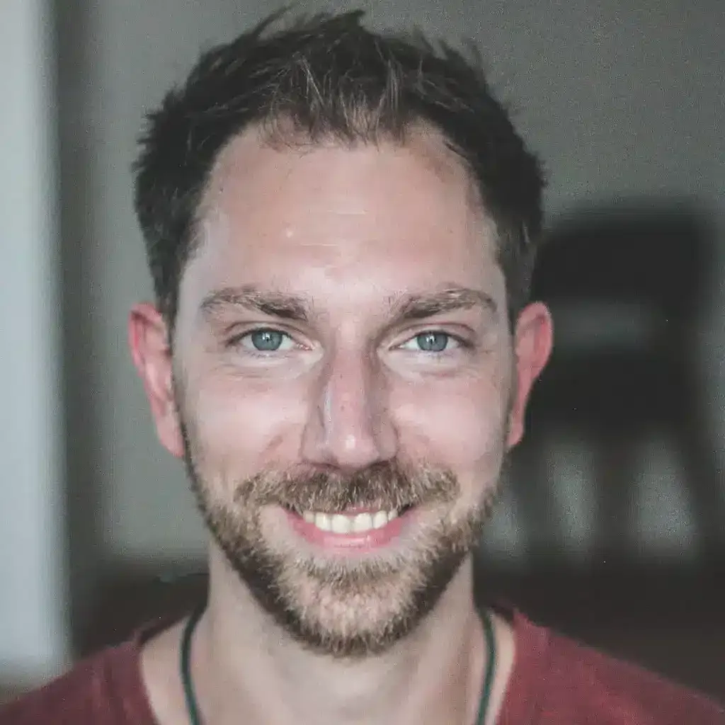 Marten Thorand, sacred geometry artist, smiling at the camera